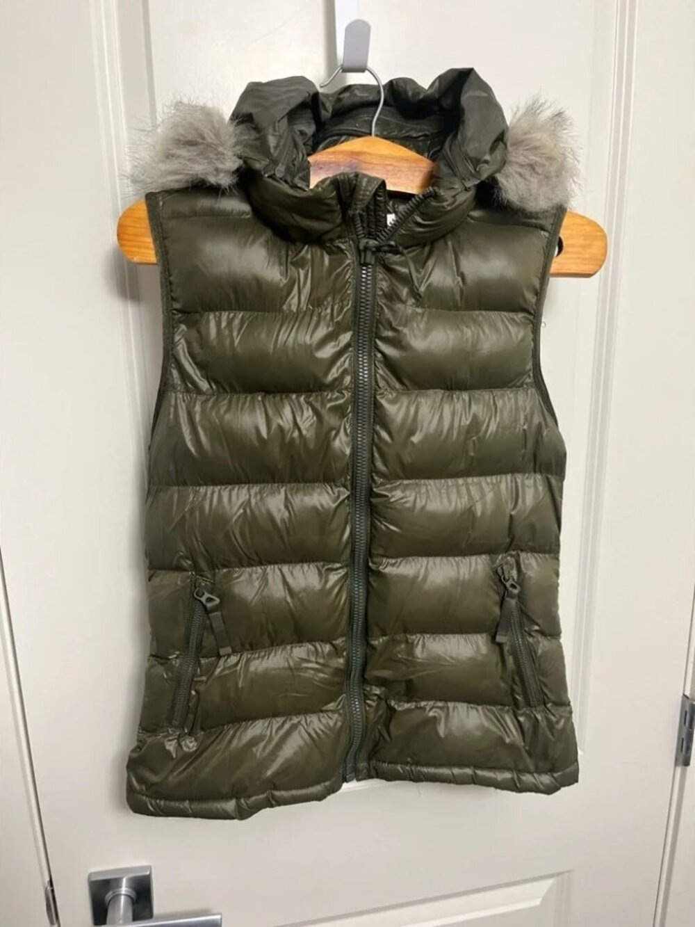Women's Olive Green GAP Puffer Vest with Fur Trim in size XS